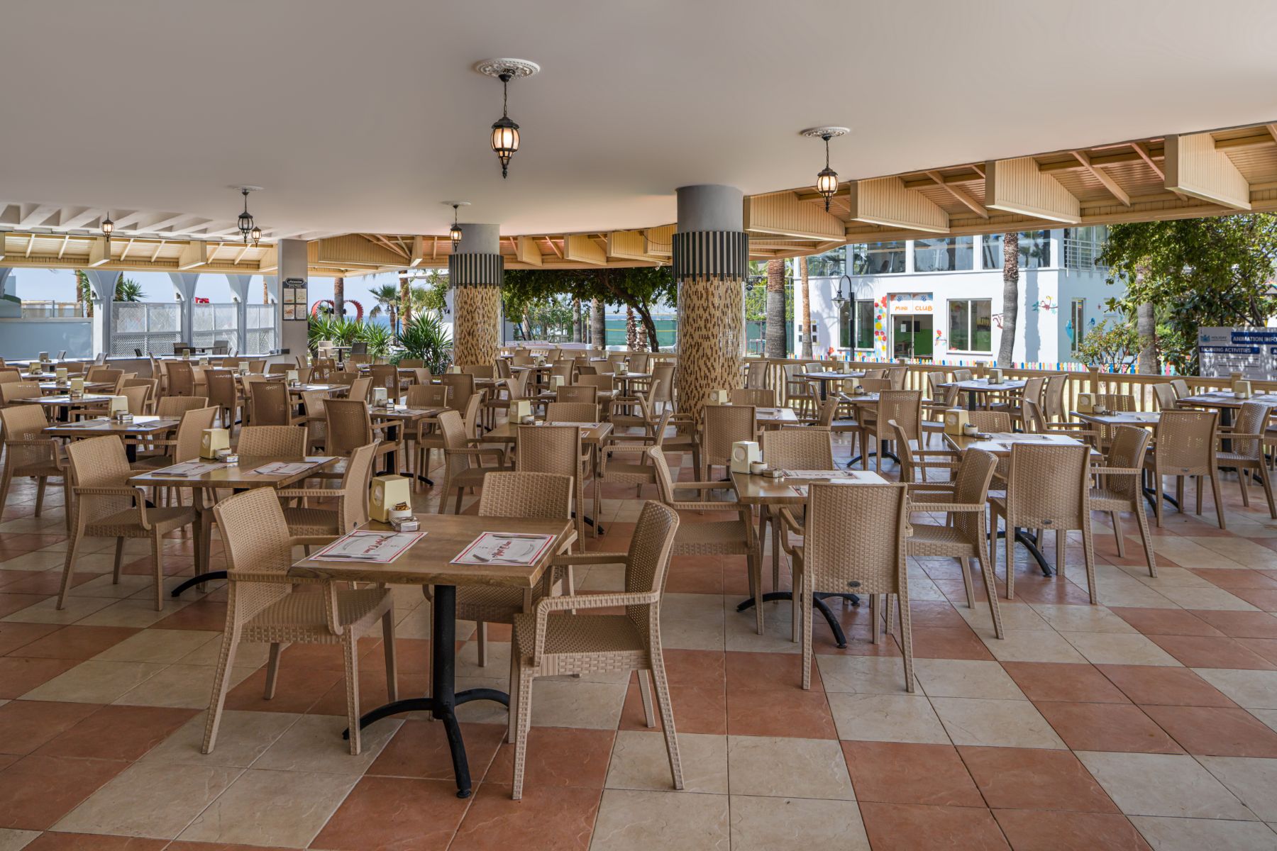 Bar przekąskowy i przy basenie